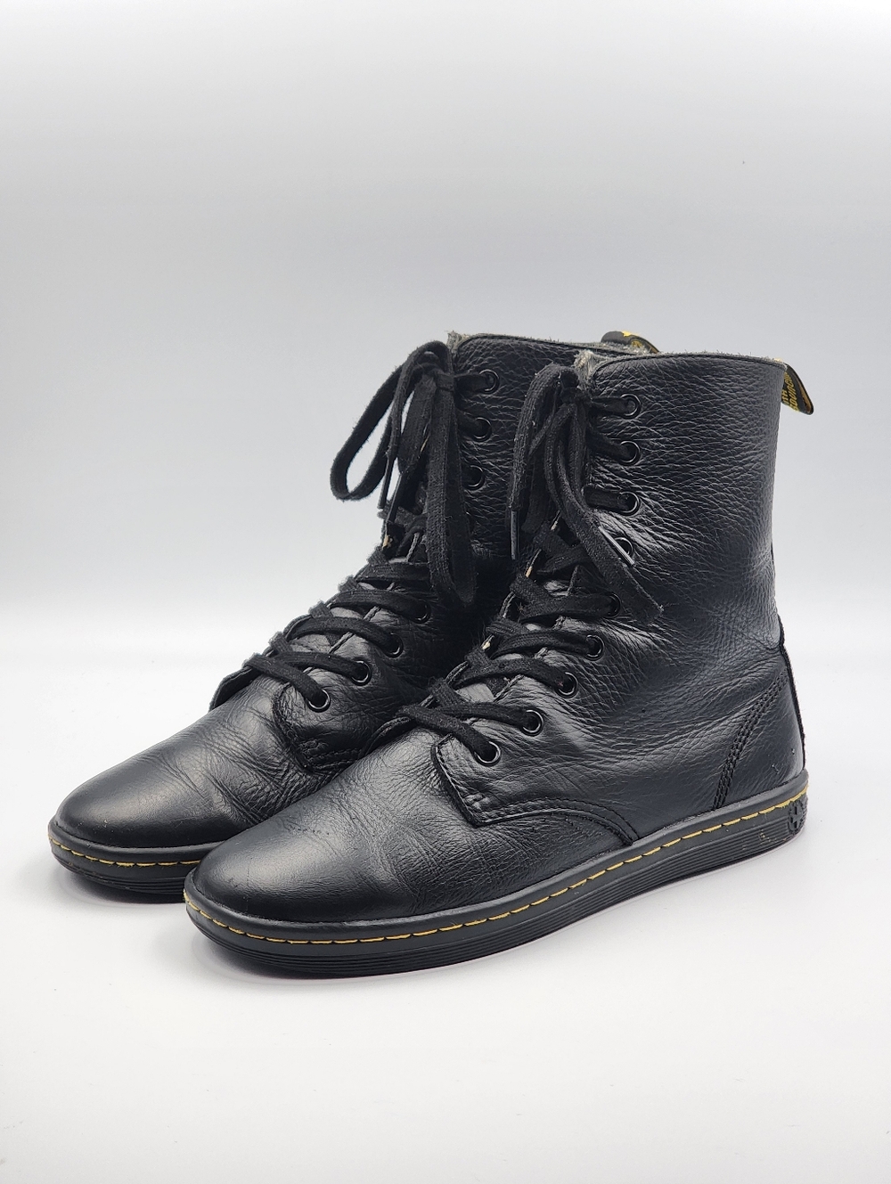 Dr Martens Stratford Black leather floral 9